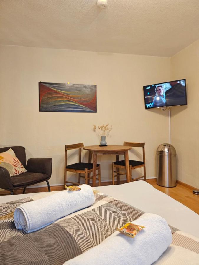 Doppelzimmer 1 I Geteiltes Bad & Kueche I Mit Dem Zug Nur 4 Min Bis Zum Hauptbahnhof Freiburg im Breisgau Exterior foto